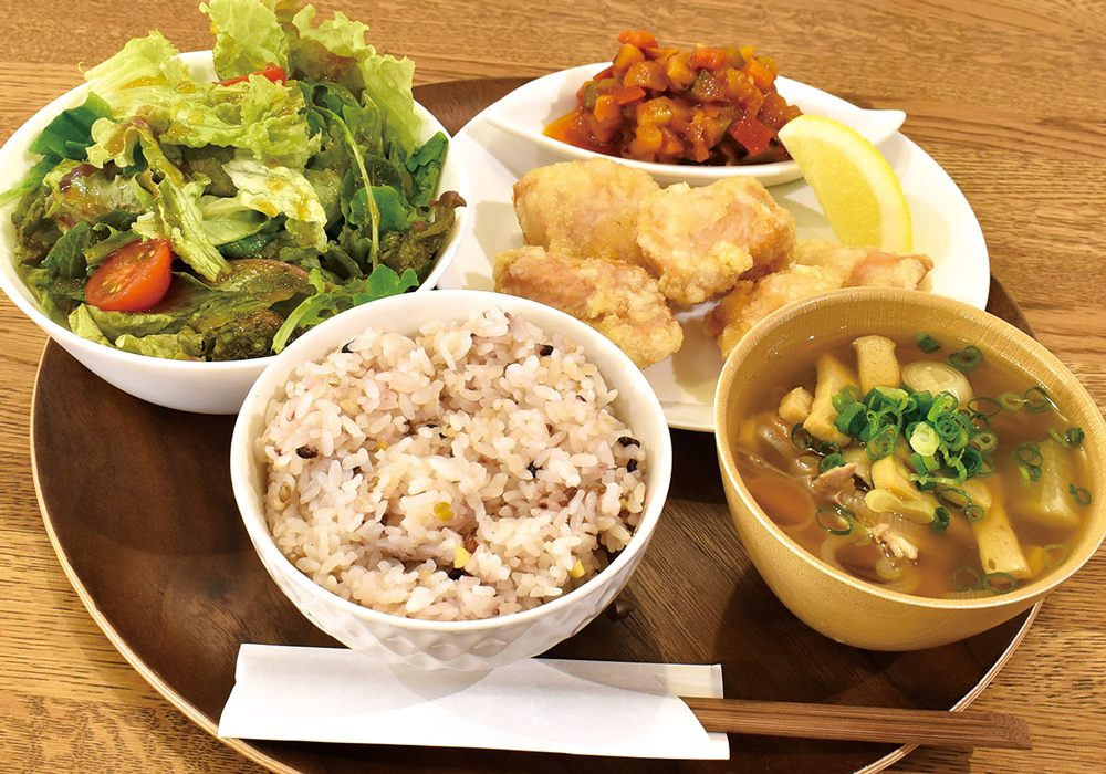 TORI TORI Kitchen | 香川の3ッ星オリーブレストラン
