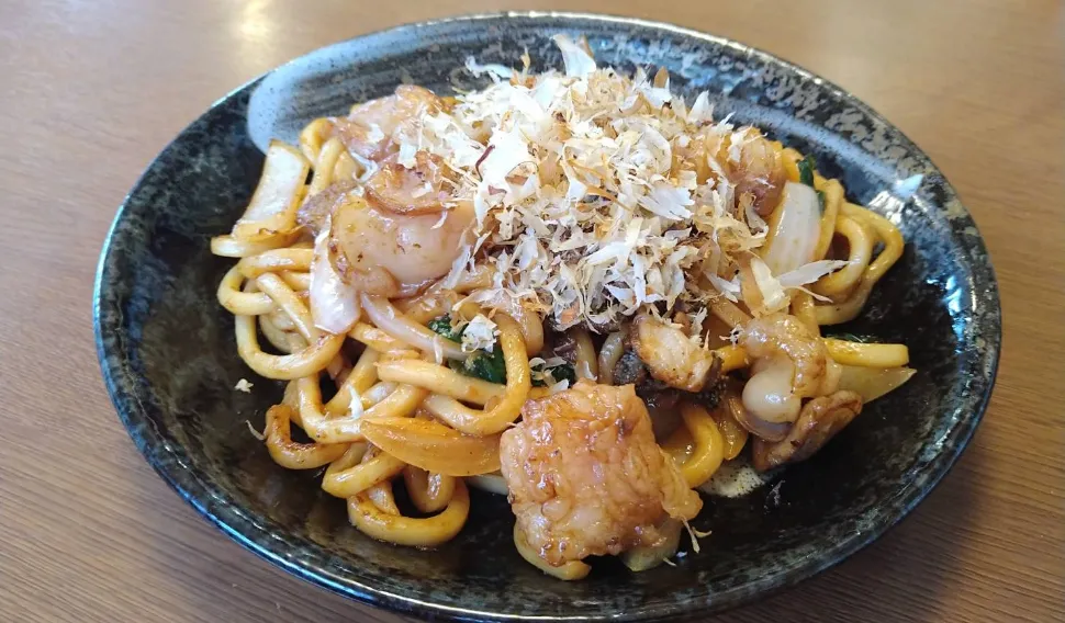 津山ホルモンうどん研究会（お好み焼き 三枝）