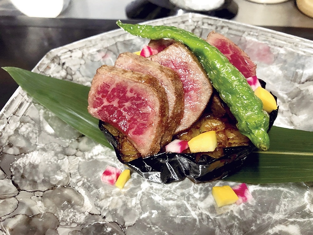 オリーブ牛フィレ肉と季節野菜のステーキ