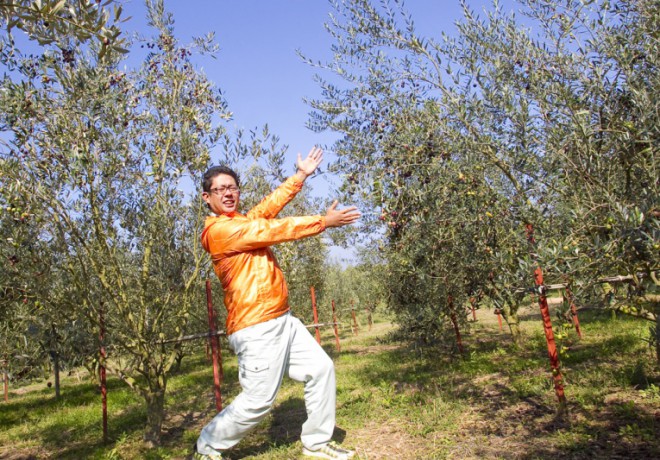 Photo of the owner and the olive tree