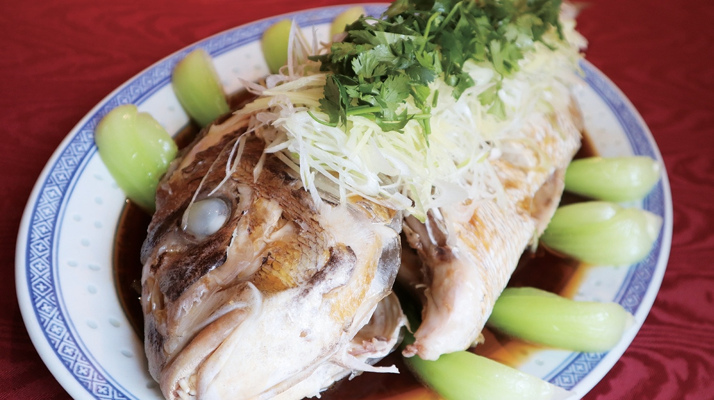 熱油和醬汁蒸瀨戶內天然鯛魚