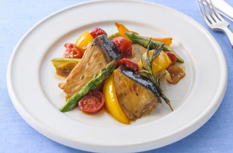 Herb teriyaki with olive yellowtail and colorful vegetables
