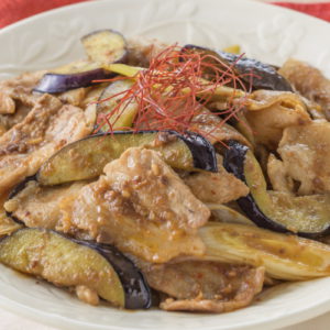 Spicy stir-fried olive dream pork and eggplant