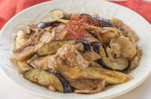 Spicy stir-fried olive dream pork and eggplant