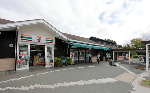 Fuchu Lake parking area up