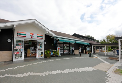 Fuchu Lake parking area up