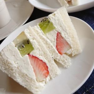 Fruit sandwich with olive oil cream 760-500