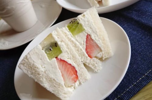 Fruit sandwich with olive oil cream 760-500